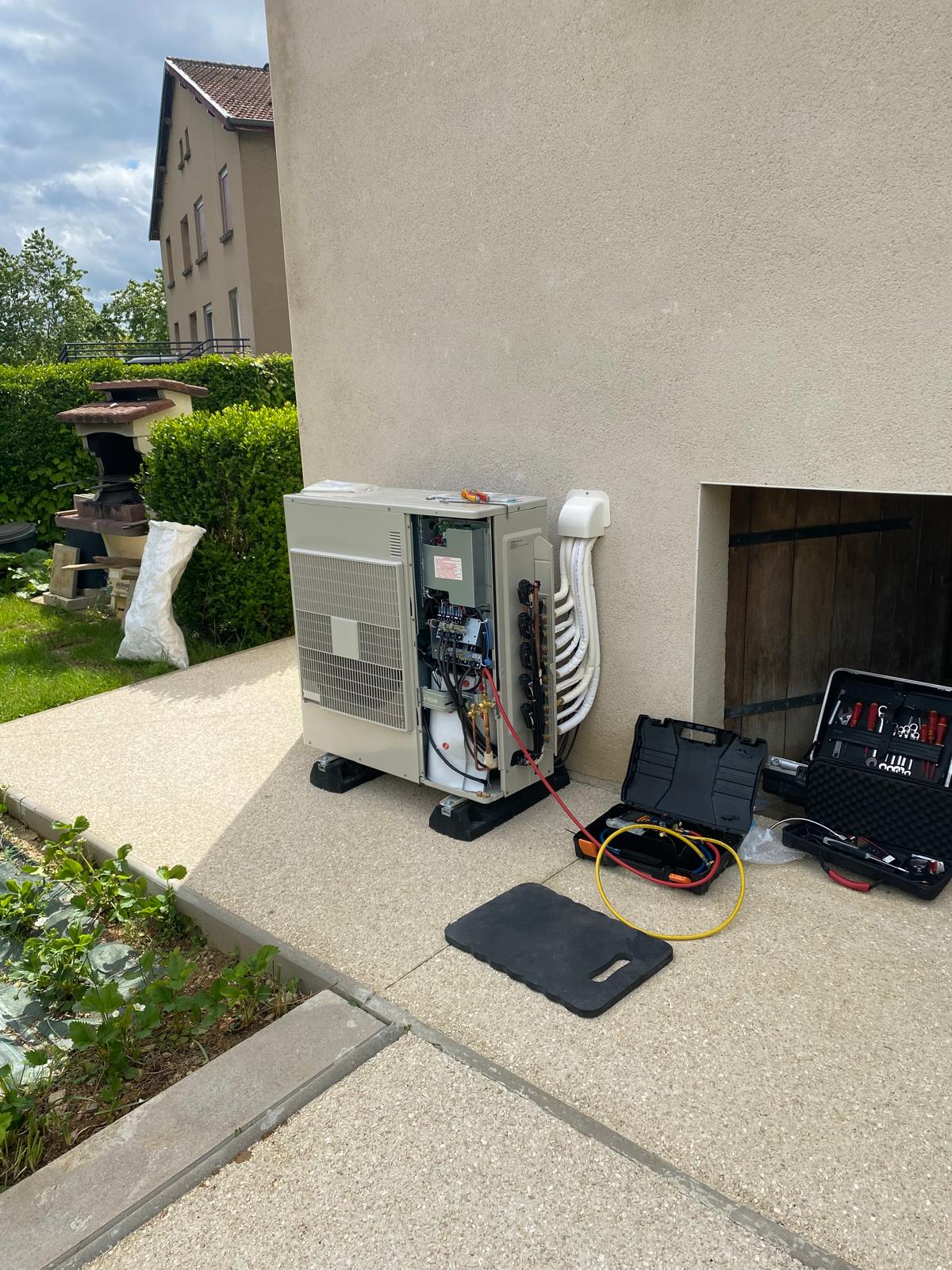 Chantier-installation-unité-extérieur-climatisation